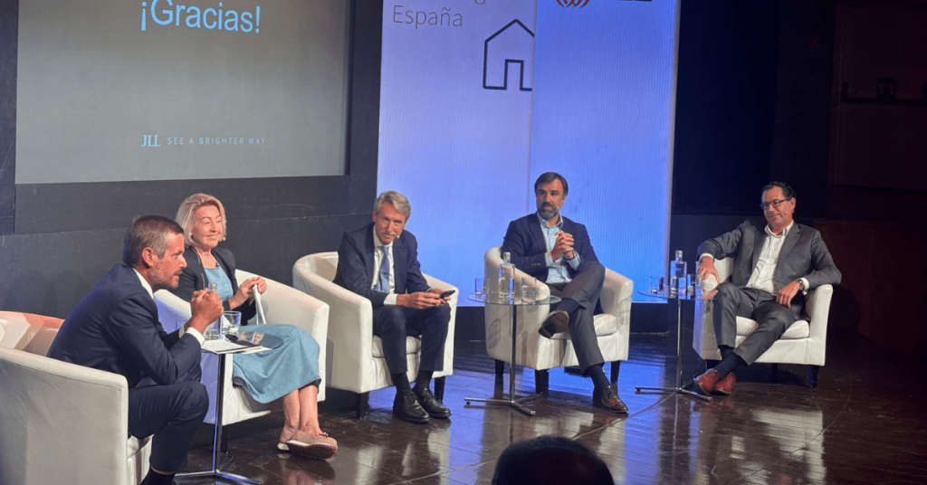 Juan Pablo Vera participated in the prestigious JLL Living event