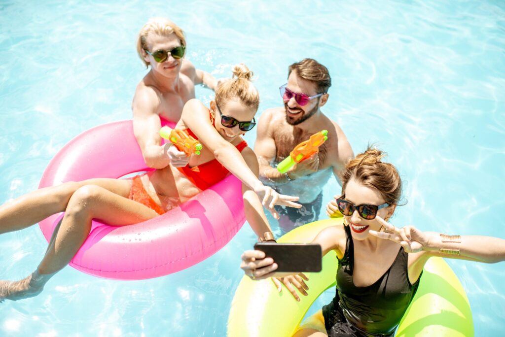 Indispensable Items for Organising a Pool Party