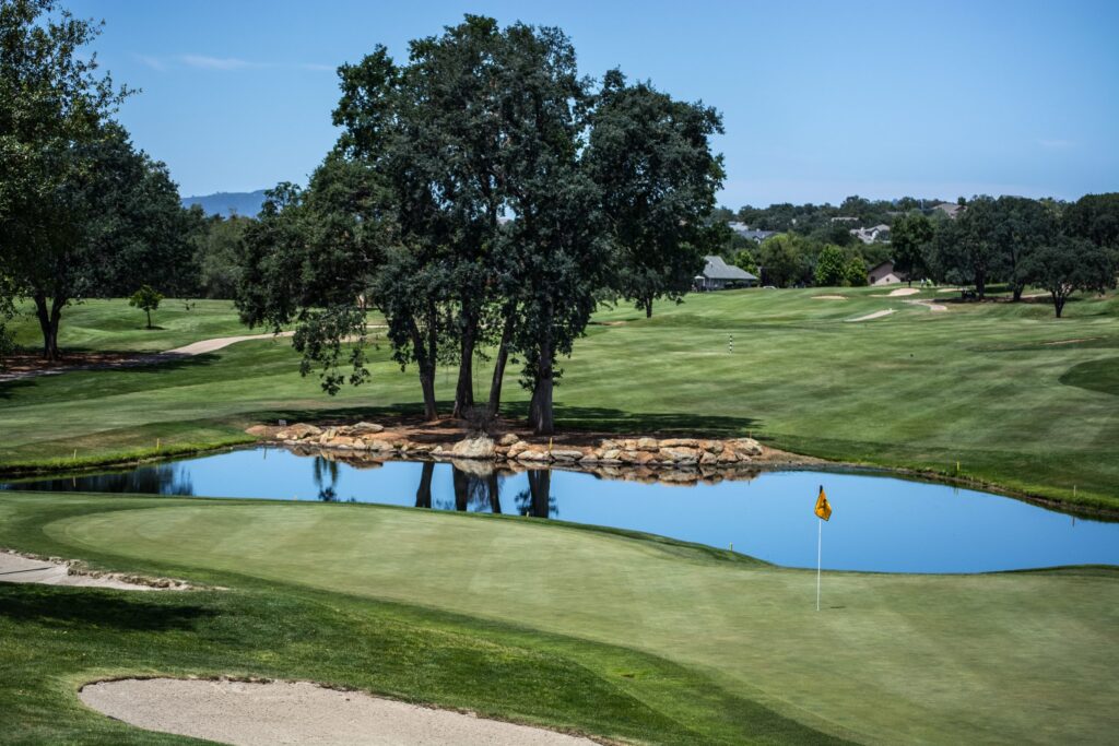 Razones por las que deberías vivir cerca de un campo de golf.