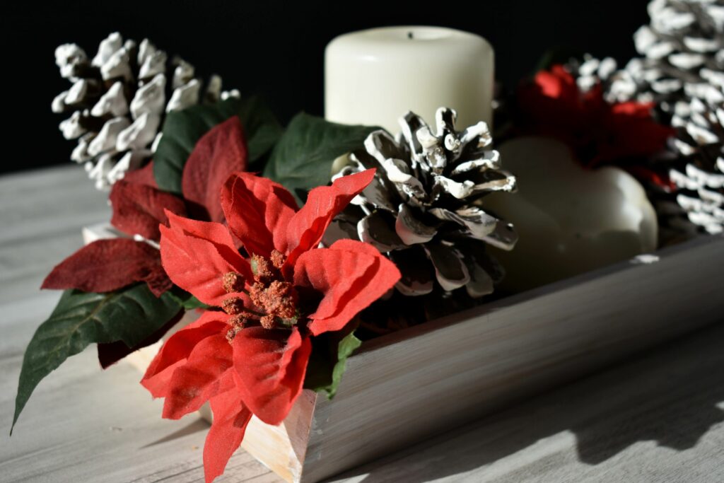 Decora la mesa de Nochebuena con un bonito centro de mesa navideño
