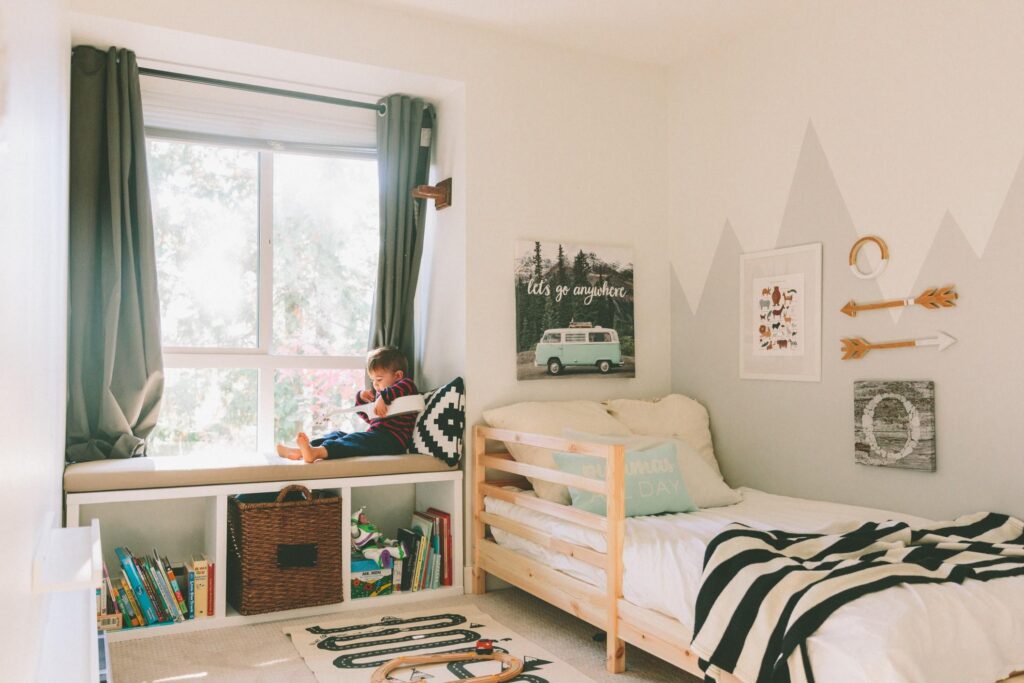 How to create a Montessori method bedroom for your children