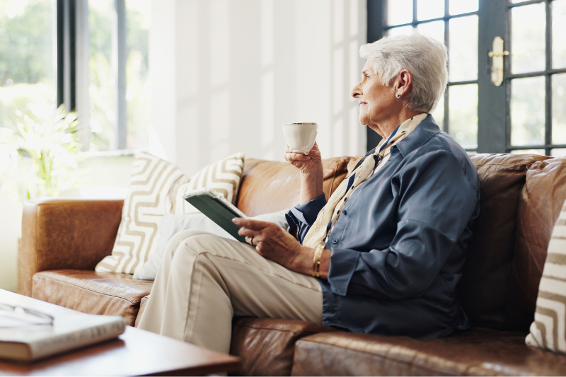 Mudarse a partir de los 65 años: qué tener en cuenta antes de comprar o alquilar